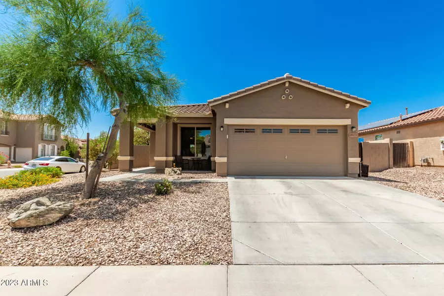 18123 W SUNNYSLOPE Lane, Waddell, AZ 85355