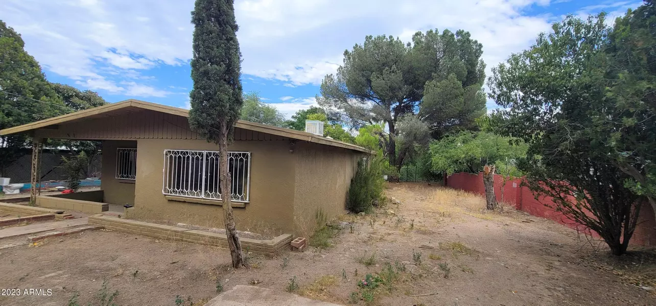 10 N ESCALADA Drive, Nogales, AZ 85621