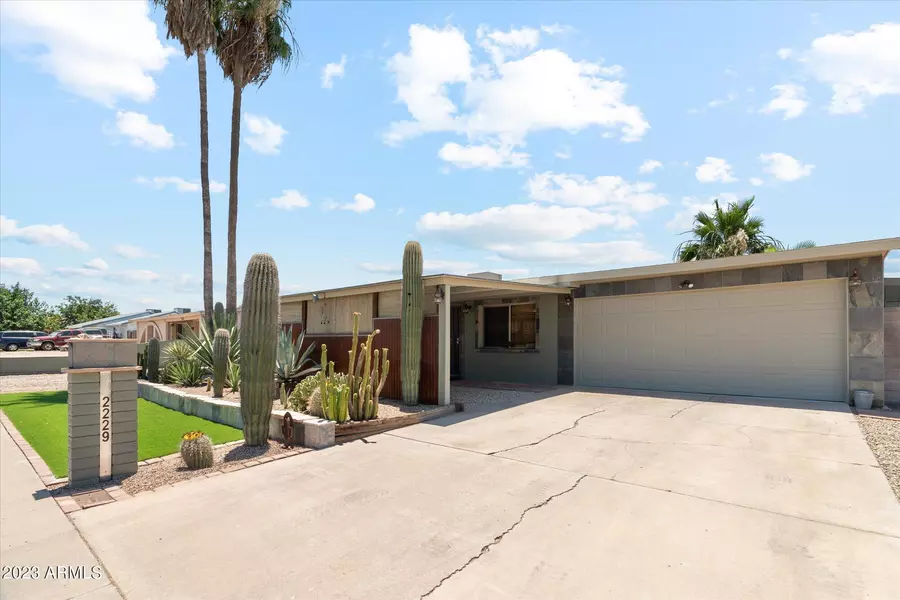 2229 W BLUEFIELD Avenue, Phoenix, AZ 85023