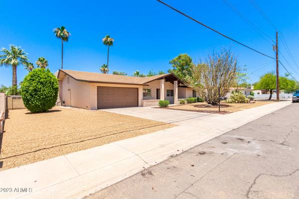 Phoenix, AZ 85023,302 W THUNDERBIRD Road