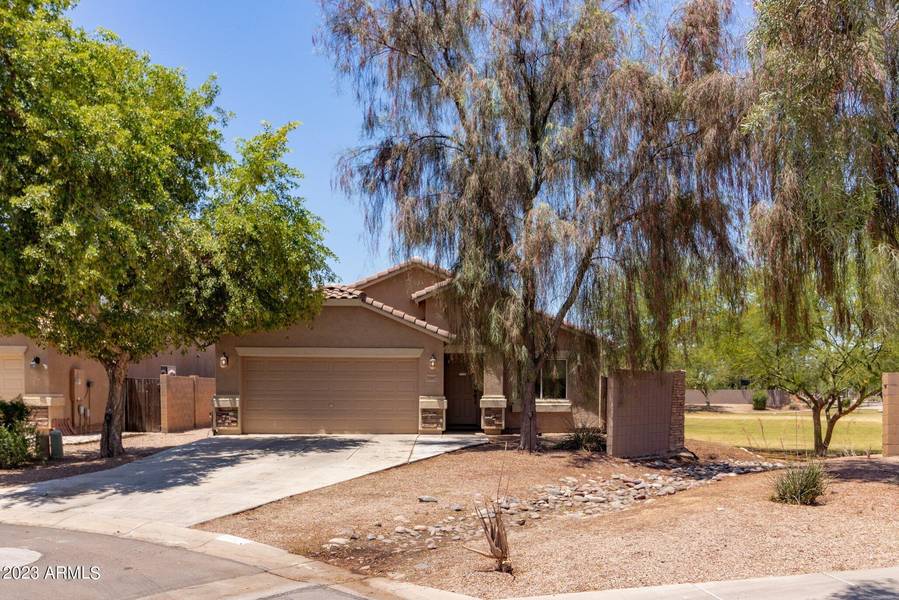 28182 N IRON Avenue, San Tan Valley, AZ 85143