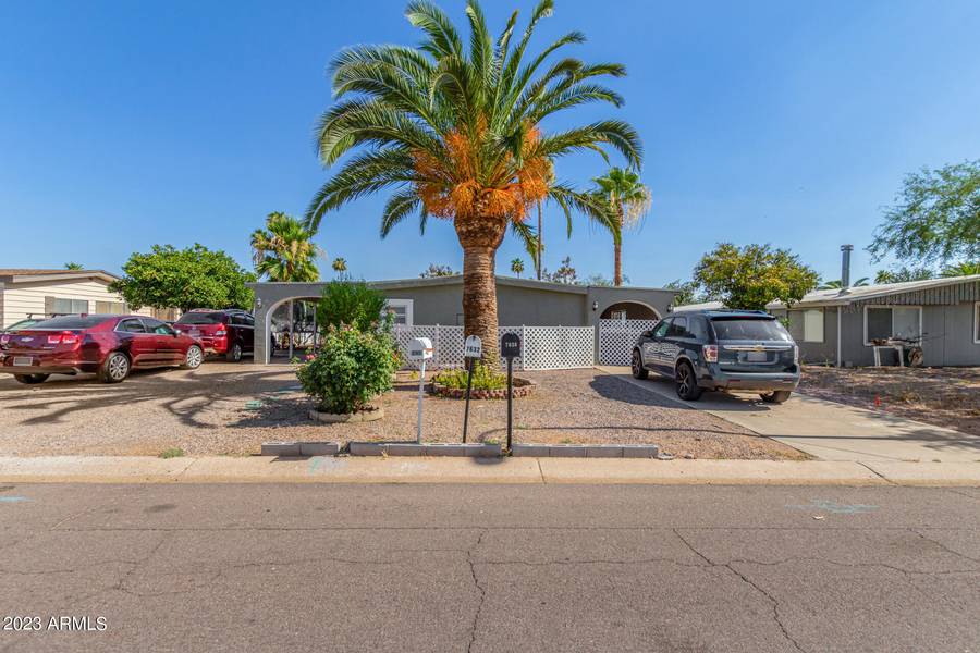 7633 E INVERNESS Avenue, Mesa, AZ 85209