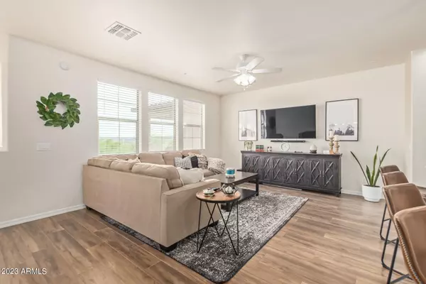 Phoenix, AZ 85085,2118 W HUNTER Court #235