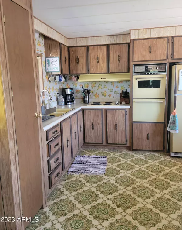 Peeples Valley, AZ 86332,18388 S WEAVER MOUNTAIN Road