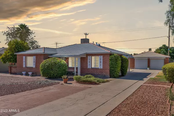 855 W EARLL Drive, Phoenix, AZ 85013