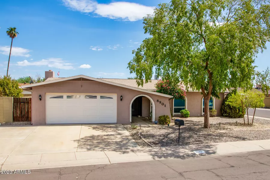 8901 N 53RD Drive, Glendale, AZ 85302