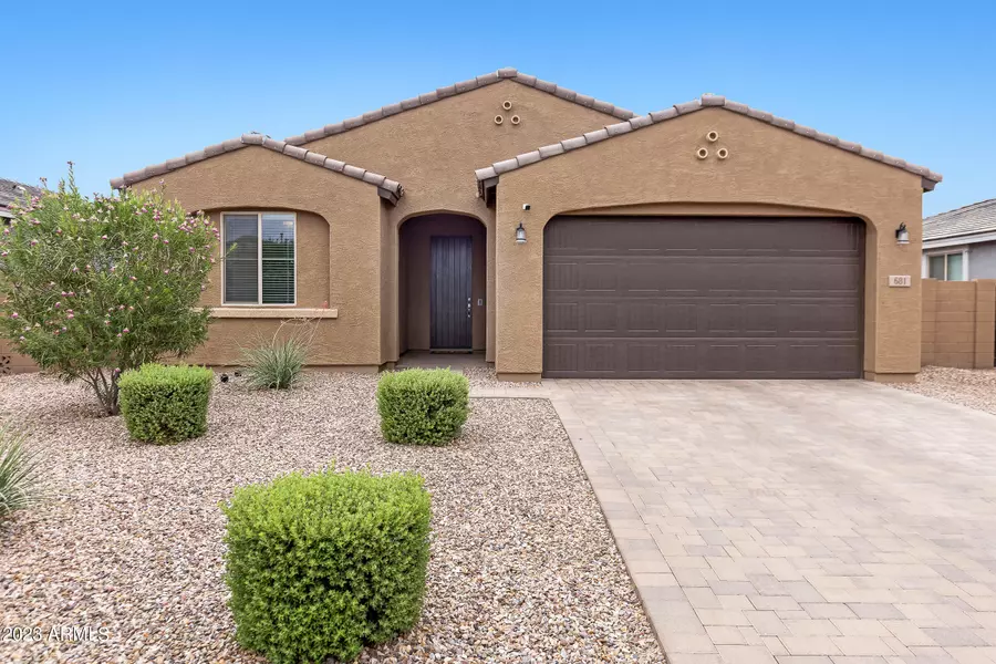 681 W WHITE SANDS Drive, San Tan Valley, AZ 85140