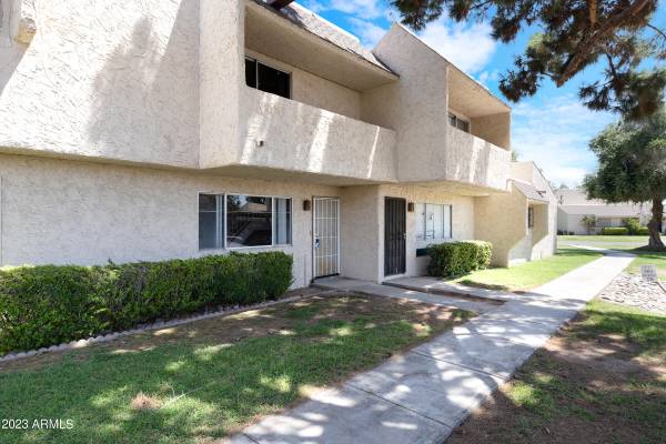 2221 W FARMDALE Avenue #24, Mesa, AZ 85202