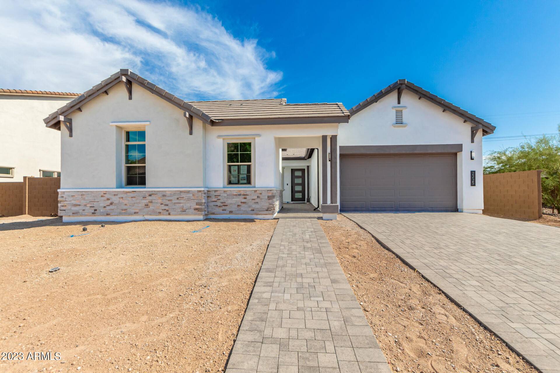 2225 E FALLEN LEAF Lane, Phoenix, AZ 85024