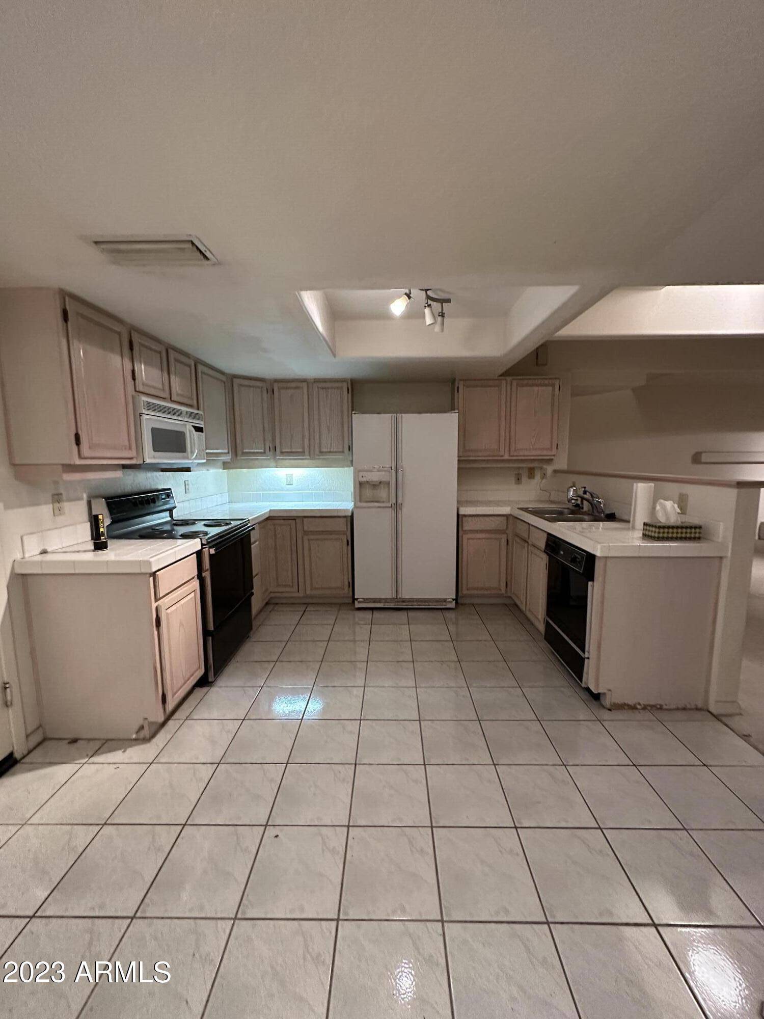 Phoenix, AZ 85013,33 W Missouri Avenue #21