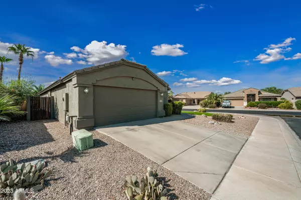 Maricopa, AZ 85138,42561 W DESERT FAIRWAYS Drive