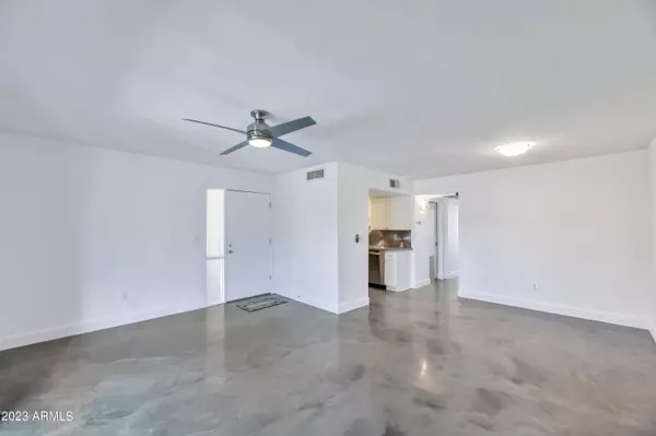 Phoenix, AZ 85013,729 W COOLIDGE Street #204