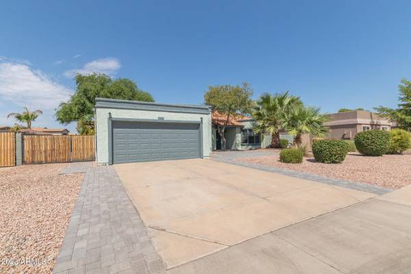 404 S VELERO Street, Chandler, AZ 85225