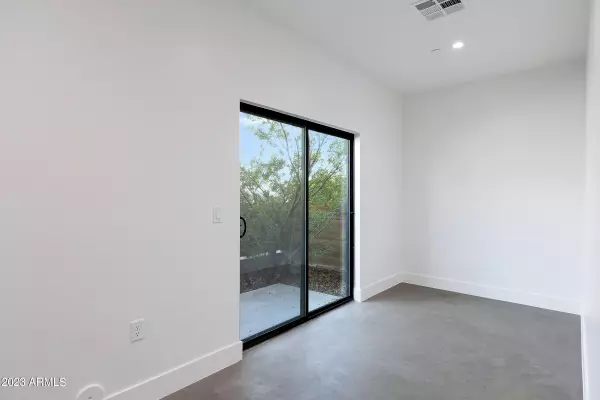 Phoenix, AZ 85015,1617 W COLTER Street #18