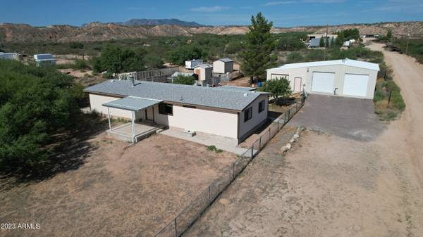 Benson, AZ 85602,241 E Cowgirl Way