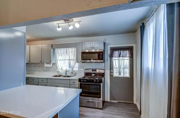 Phoenix, AZ 85041,5232 S 11TH Avenue