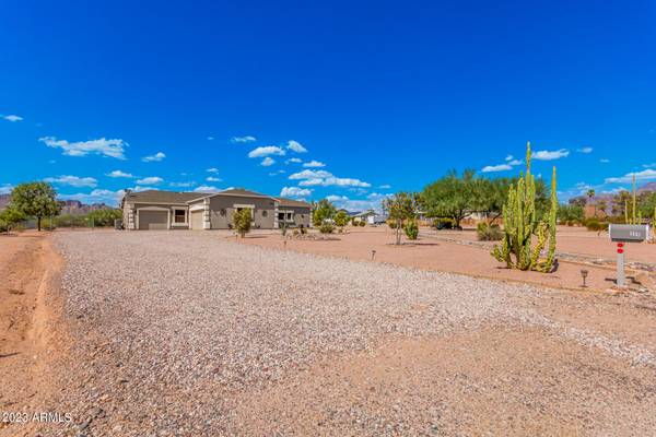 Apache Junction, AZ 85120,900 W TEPEE Street