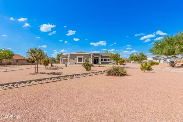 Apache Junction, AZ 85120,900 W TEPEE Street