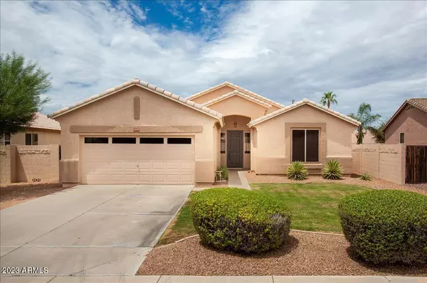 3892 S SINOVA Avenue, Gilbert, AZ 85297