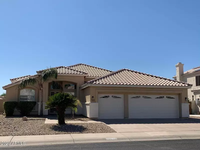 6747 W CREST Lane, Glendale, AZ 85310