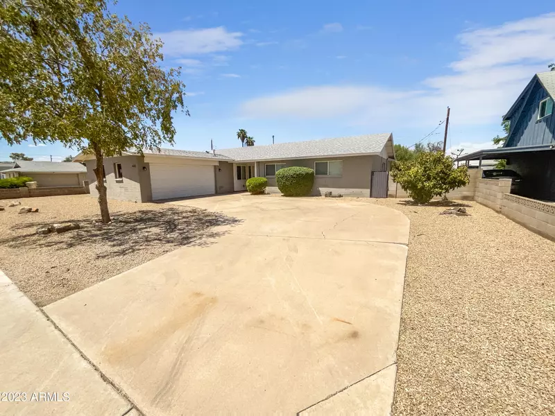 4618 W BERRIDGE Lane, Glendale, AZ 85301