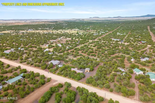 Vernon, AZ 85940,44 ACR 3119 --