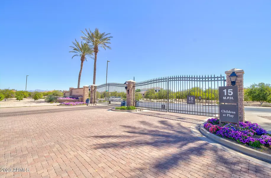 4588 E MEADOWVIEW Drive #6, Gilbert, AZ 85298