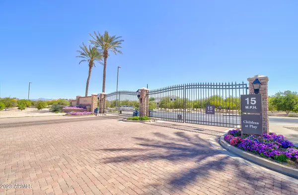 4588 E MEADOWVIEW Drive #6, Gilbert, AZ 85298