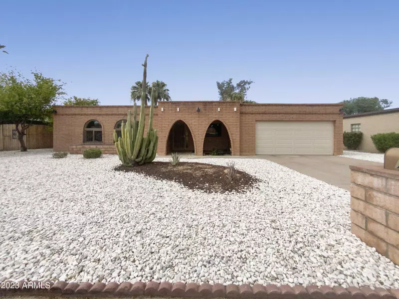 7017 E COLONIAL CLUB Drive, Mesa, AZ 85208