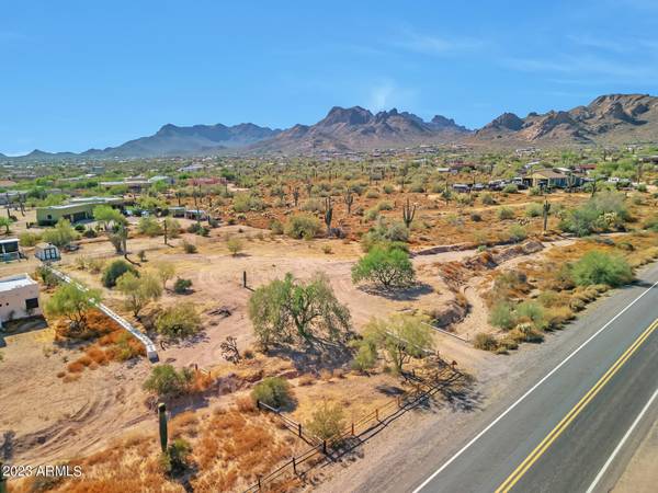 Apache Junction, AZ 85119,4294 N WOLVERINE PASS Road #-