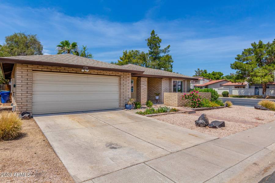 1720 S ROGERS Circle, Mesa, AZ 85202