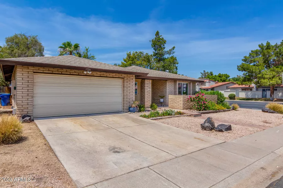 1720 S ROGERS Circle, Mesa, AZ 85202