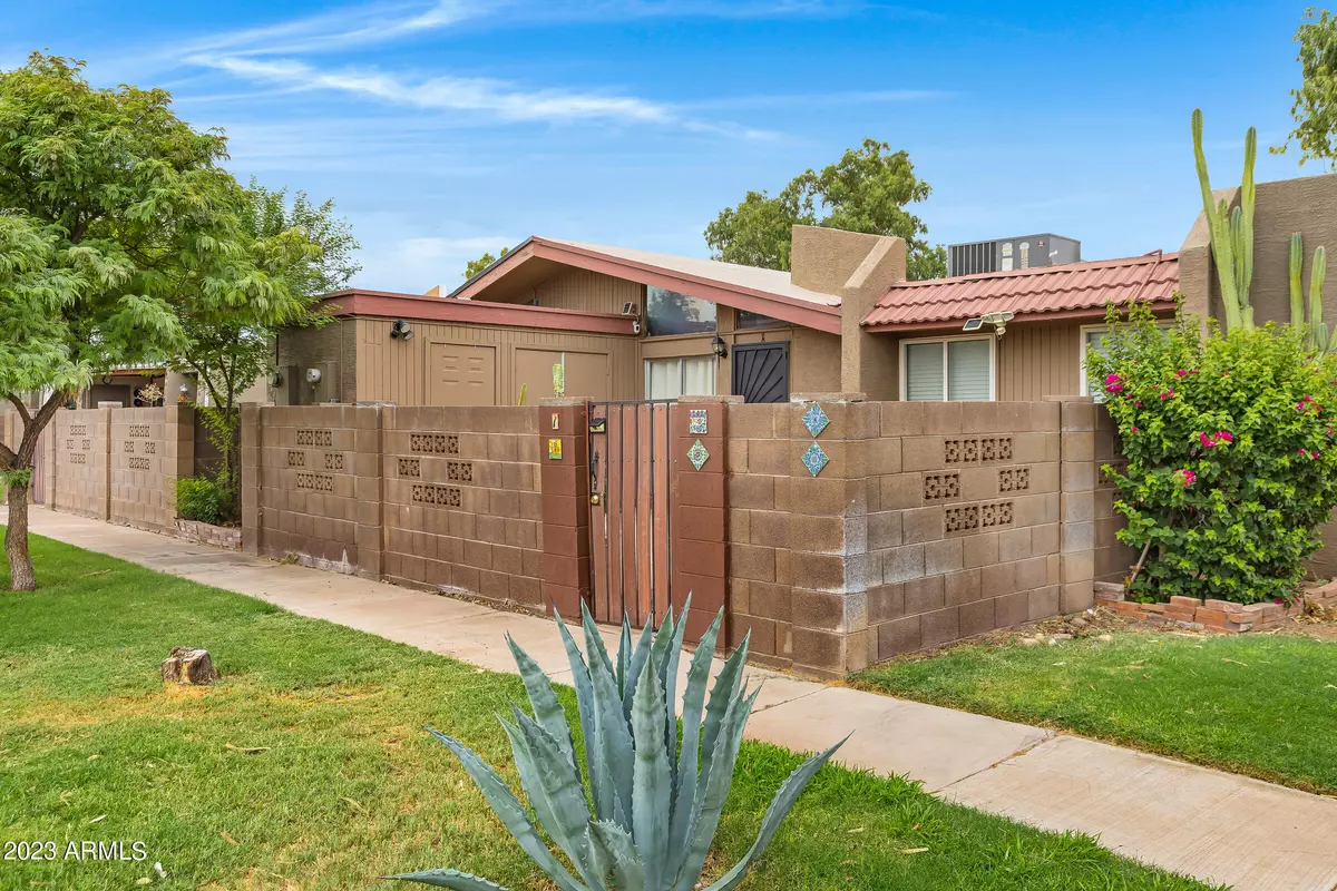 Mesa, AZ 85201,624 N SANTA BARBARA -- #1