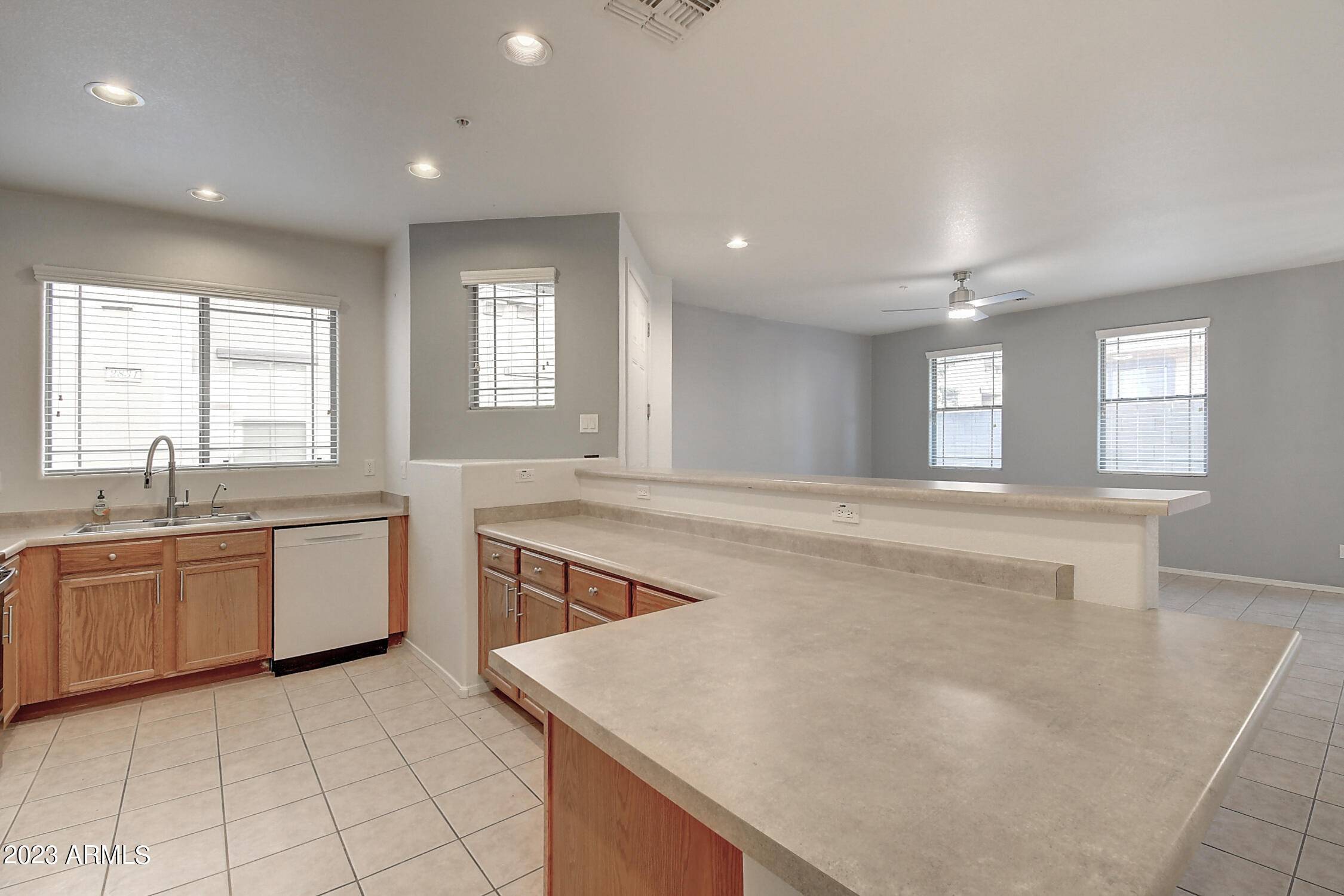 Phoenix, AZ 85042,2823 E DARROW Street #10