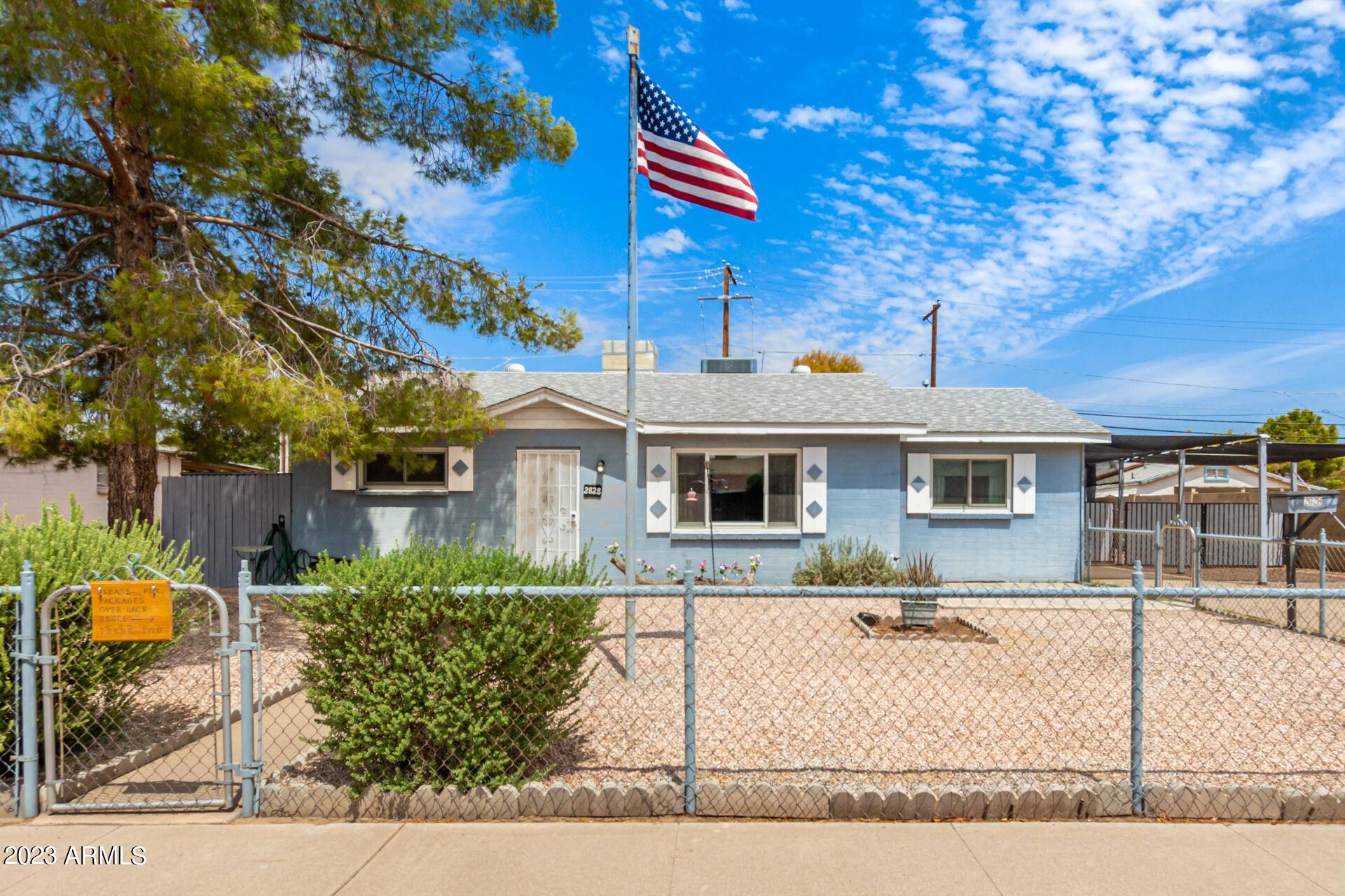 2828 W LAWRENCE Lane, Phoenix, AZ 85051