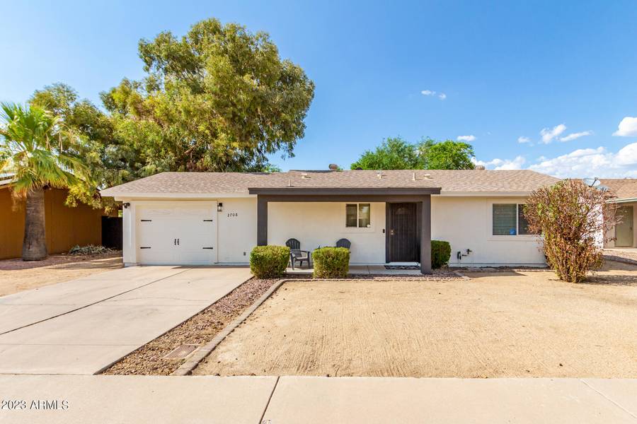 2708 E CHARLESTON Avenue, Phoenix, AZ 85032