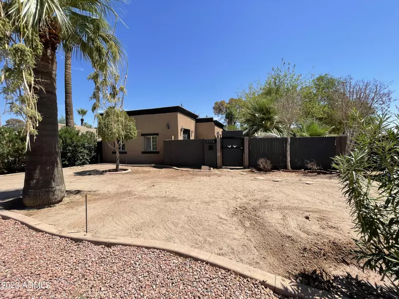 2205 N 25TH Place, Phoenix, AZ 85008