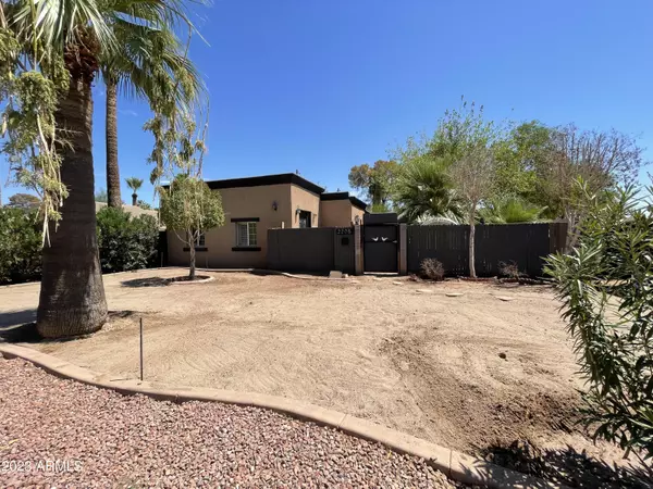 2205 N 25TH Place, Phoenix, AZ 85008