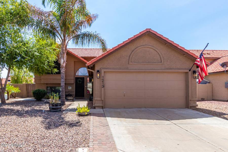 1213 W SEA CREST Drive, Gilbert, AZ 85233