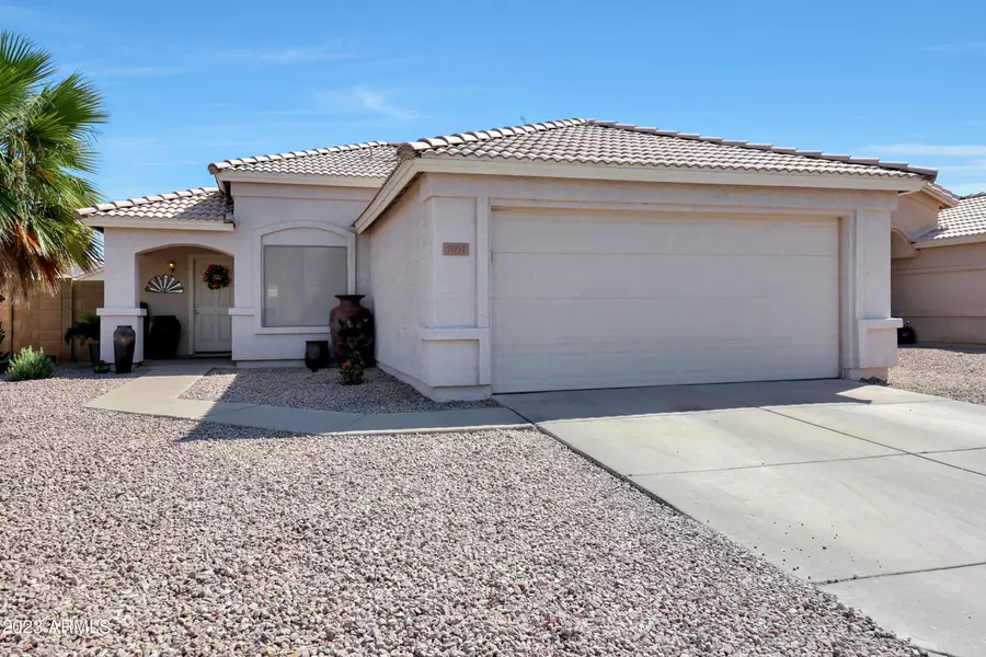 7051 W GARDENIA Avenue, Glendale, AZ 85303