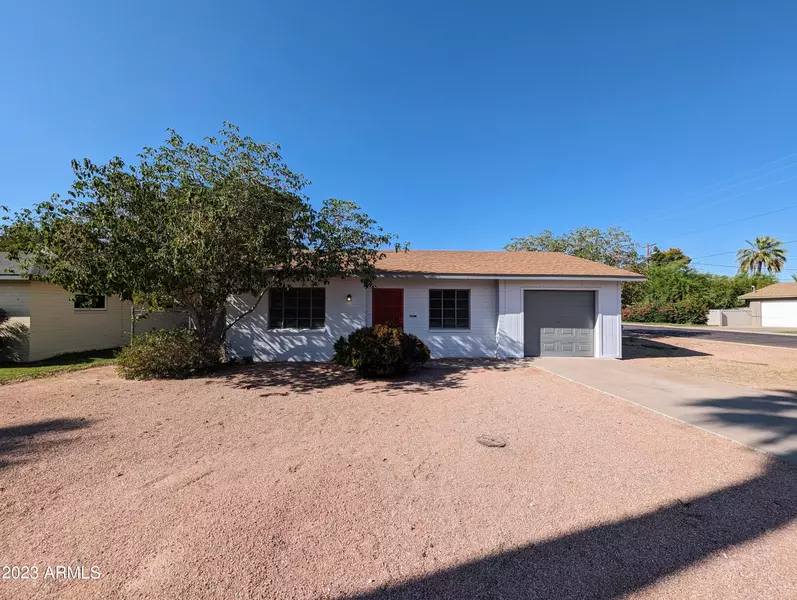 2946 E EARLL Drive, Phoenix, AZ 85016