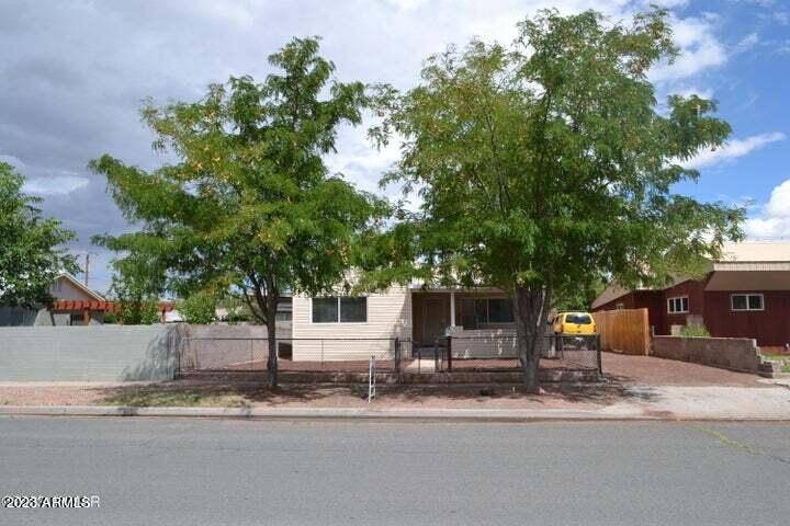 610 W BUFFALO Street, Holbrook, AZ 86025