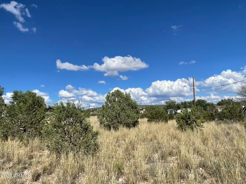 350 E ALDER Lane #320, Paulden, AZ 86334