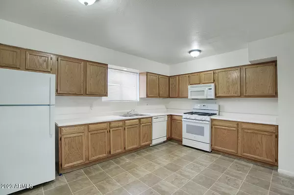 Phoenix, AZ 85014,1111 E TURNEY Avenue #2