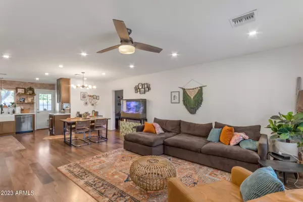 803 E FLYNN Lane, Phoenix, AZ 85014