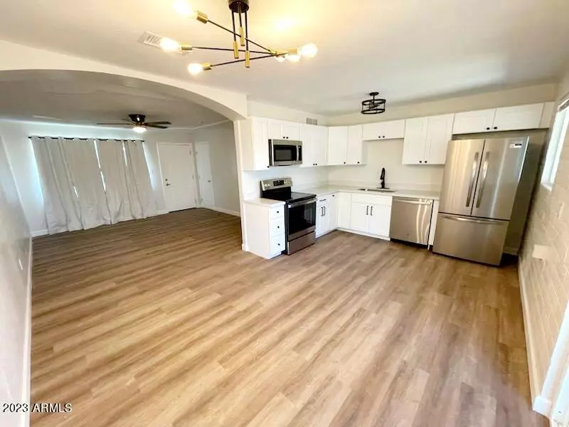 Phoenix, AZ 85019,4154 W EARLL Drive