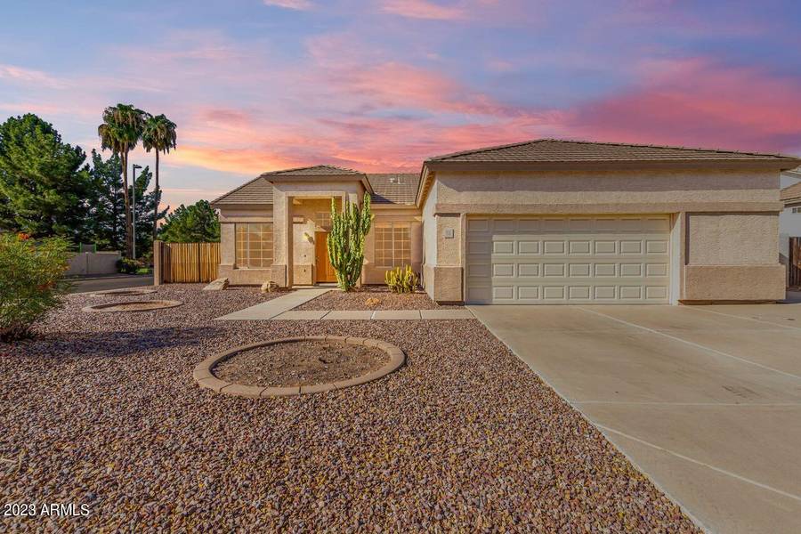 72 E SPUR Avenue, Gilbert, AZ 85296