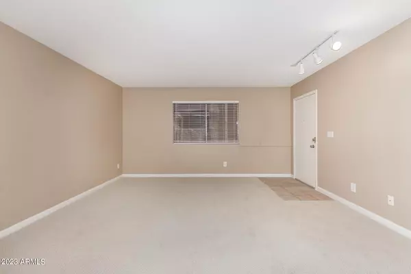 Mesa, AZ 85210,623 W GUADALUPE Road #133