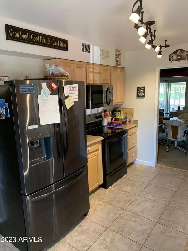 10432 W WHITE MOUNTAIN Road, Sun City, AZ 85351