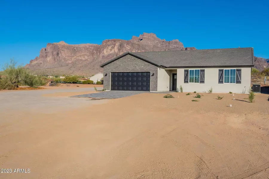 990 N Muleshoe Road, Apache Junction, AZ 85119